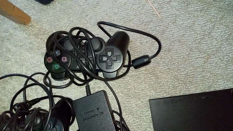 プレイステーション2 scph-70000（ゲーム機本体・ゲームソフト）の商品画像 - 査定依頼日：2023年8月25日 - 最高査定価格：2,000円