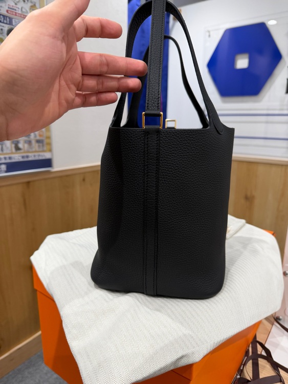 ピコタン　22サイズ　黒色　金金具（ブランドバッグ）の商品画像 - 査定依頼日：2025年11月15日 - 最高査定価格：620,000円
