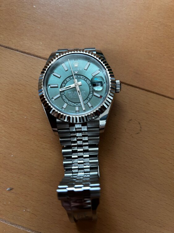 ロレックス スカイドゥエラー 33693（高級時計）の商品画像 - 査定依頼日：2025年4月28日 - 最高査定価格：3,800,000円