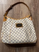 ショルダーばつく（ブランドバッグ）の商品画像 - 査定依頼日：2026年3月3日 - 最高査定価格：100,000円