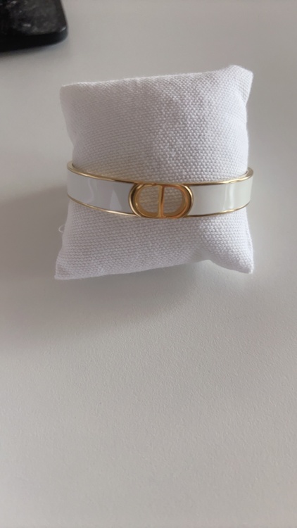 DIOR  30 Montaigne スリムバングル（ブランド財布・小物）の商品画像 - 査定依頼日：2026年4月15日 - 最高査定価格：100,000円