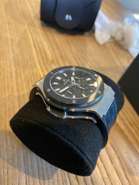 ウブロ ビックバン HBU410（高級時計）の商品画像 - 査定依頼日：2026年1月6日 - 最高査定価格：720,000円