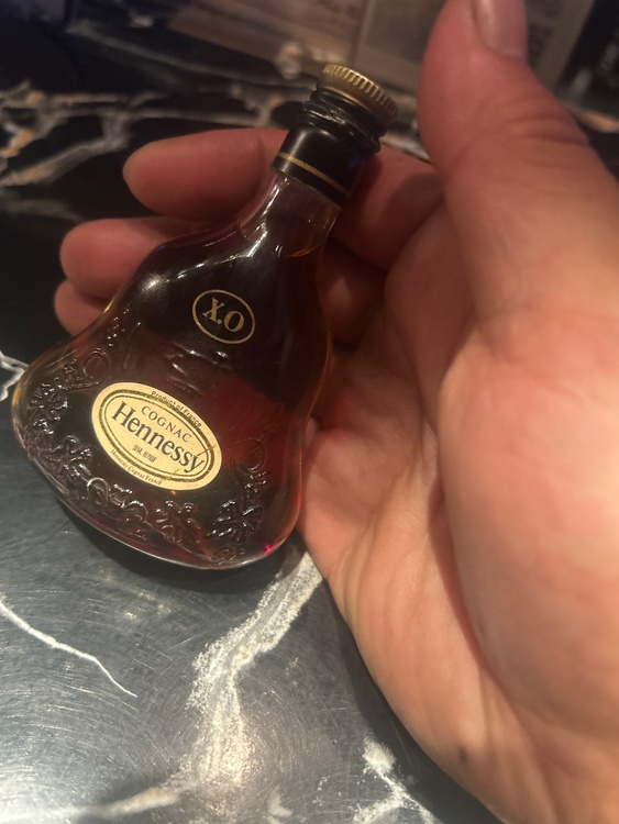 ブランデー ヘネシー（お酒）の商品画像 - 査定依頼日：2026年9月18日 - 最高査定価格：500円