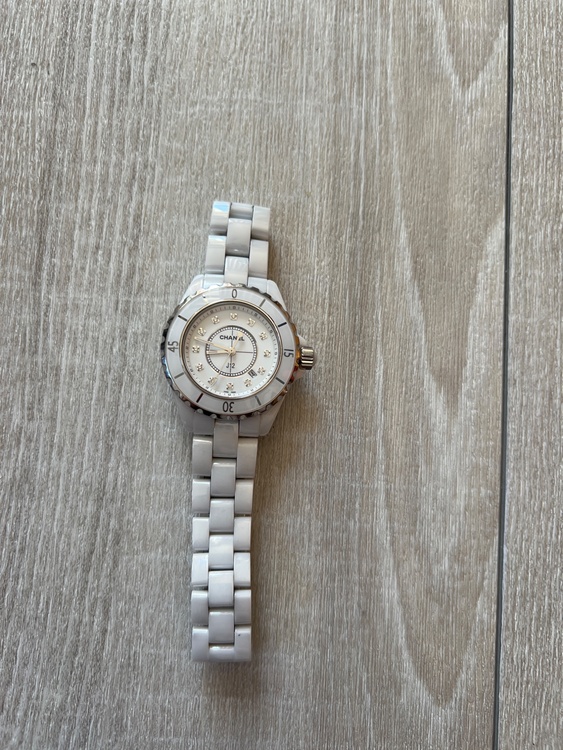 J12（高級時計）の商品画像 - 査定依頼日：2026年3月14日 - 最高査定価格：300,000円