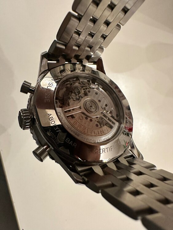 ブライトリング ナビタイマー AB013（高級時計）の商品画像 - 査定依頼日：2025年5月9日 - 最高査定価格：840,000円