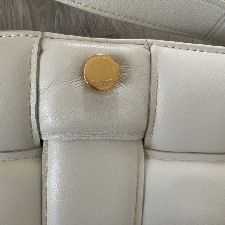 パデッドカセット（ブランドバッグ）の商品画像 - 査定依頼日：2025年8月21日 - 最高査定価格：130,000円