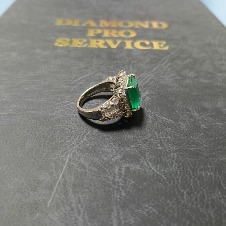 天然エメラルド　天然ダイアモンド　リング（宝石）の商品画像 - 査定依頼日：2025年11月30日 - 最高査定価格：600,000円