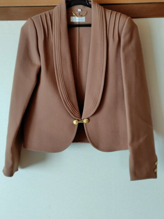 ウールスーツ（古着・ファッション）の商品画像 - 査定依頼日：2026年3月19日 - 最高査定価格：2,000円