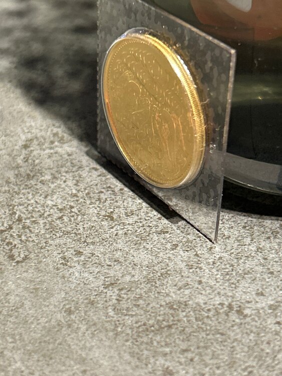 天皇御即位60年10万円金貨（金・貴金属）の商品画像 - 査定依頼日：2025年1月9日 - 最高査定価格：293,000円