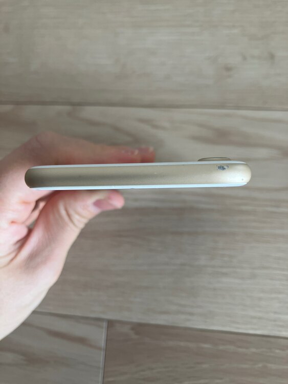 iPhone7 128GB SIMフリー（スマホ）の商品画像 - 査定依頼日：2025年5月14日 - 最高査定価格：7,000円