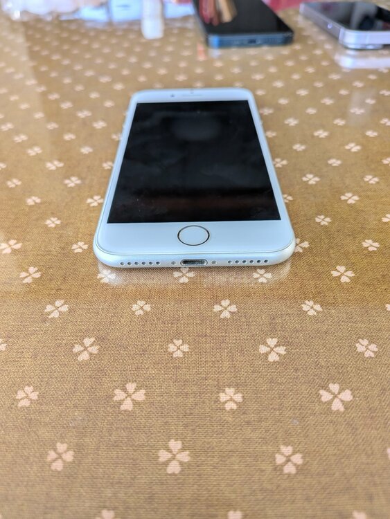 iPhone8（スマホ）の商品画像 - 査定依頼日：2026年1月28日 - 最高査定価格：5,000円