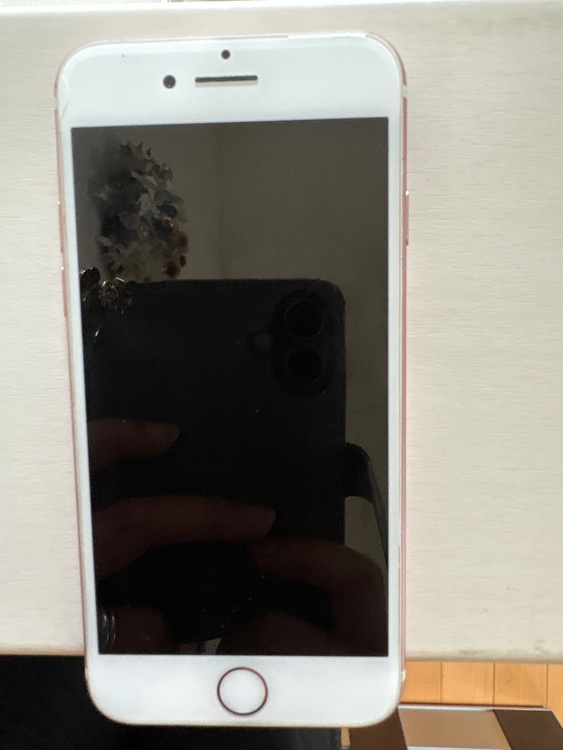 iPhone iPhone7 32GB au（スマホ）の商品画像 - 査定依頼日：2026年9月12日 - 最高査定価格：500円