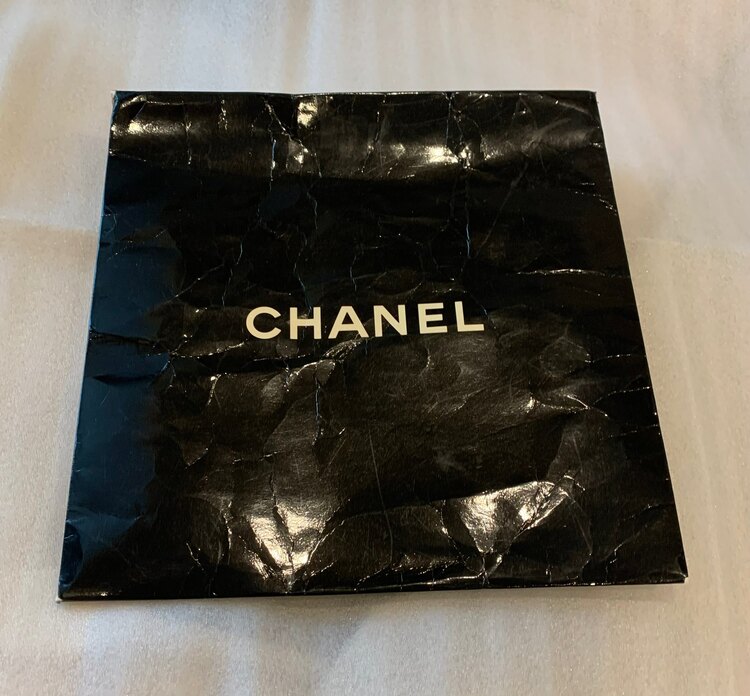CHANELスカーフシルク80✖️80 （古着・ファッション）の商品画像 - 査定依頼日：2025年3月6日 - 最高査定価格：7,000円