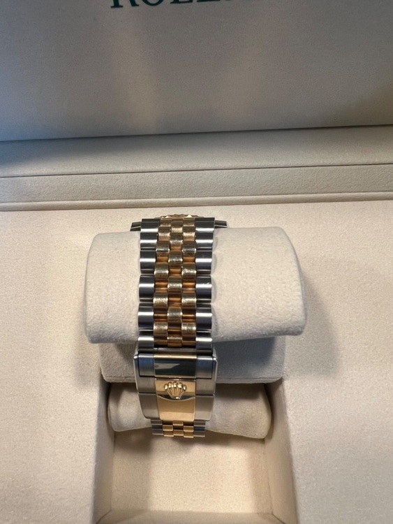 GMT MASTER II 黒×灰YGコンビ（高級時計）の商品画像 - 査定依頼日：2025年9月7日 - 最高査定価格：3,150,000円