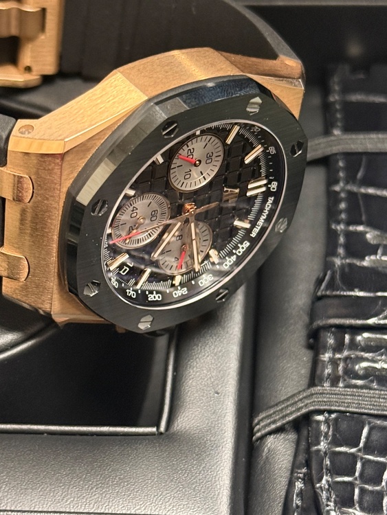 ロイヤルオークオフショア（高級時計）の商品画像 - 査定依頼日：2025年12月17日 - 最高査定価格：6,820,000円