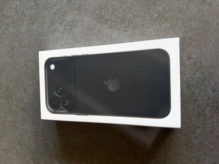 iPhone iPhone 18 Pro Max 256GB SIMフリー（スマホ）の商品画像 - 査定依頼日：2026年10月8日 - 最高査定価格：185,000円