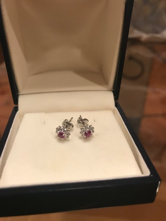 ピアス　Pt900（金・貴金属）の商品画像 - 査定依頼日：2023年11月9日 - 最高査定価格：50,000円