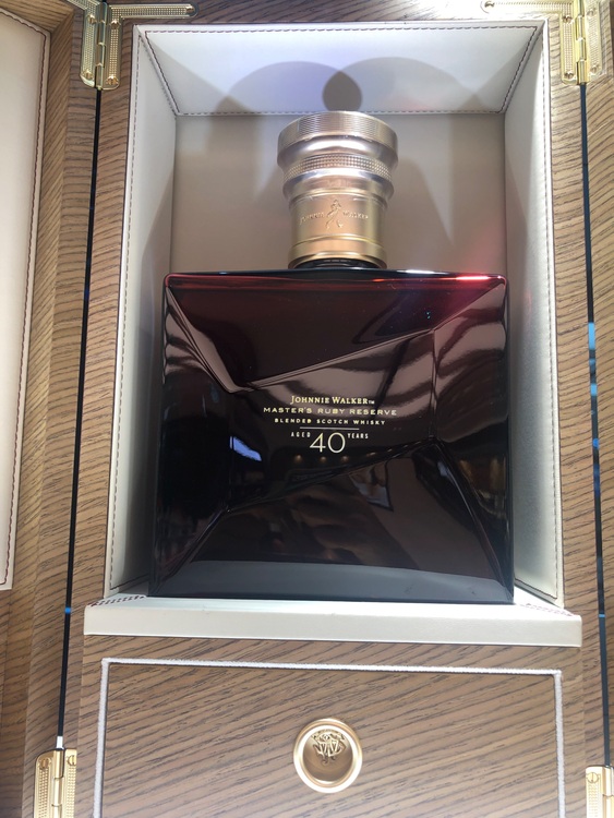 ウイスキー ジョニーウォーカー （お酒）の商品画像 - 査定依頼日：2025年8月13日 - 最高査定価格：800,000円