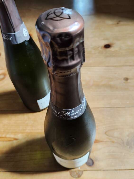 ユベール・ノワレ・ブリュット・オリジン 750ml （お酒）の商品画像 - 査定依頼日：2025年5月21日 - 最高査定価格：22,000円