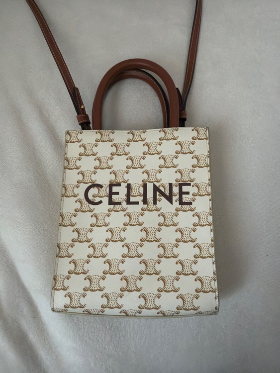 セリーヌ　ミニバーティカルカバ　2way ショルダーバッグ　ホワイト（ブランドバッグ）の商品画像 - 査定依頼日：2026年3月21日 - 最高査定価格：100,000円