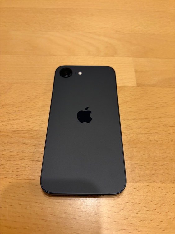 iPhone17e（スマホ）の商品画像 - 査定依頼日：2026年6月26日 - 最高査定価格：61,000円