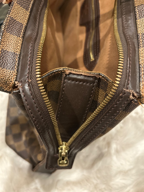 肩掛けバッグ（ブランドバッグ）の商品画像 - 査定依頼日：2025年10月15日 - 最高査定価格：40,000円