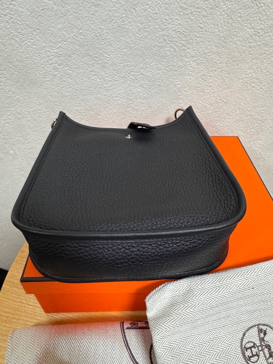 エルメス エブリン （ブランドバッグ）の商品画像 - 査定依頼日：2026年3月25日 - 最高査定価格：400,000円