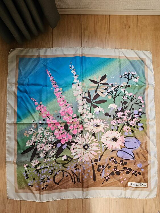 ディオール　スカーフ（ブランド財布・小物）の商品画像 - 査定依頼日：2025年9月30日 - 最高査定価格：2,500円