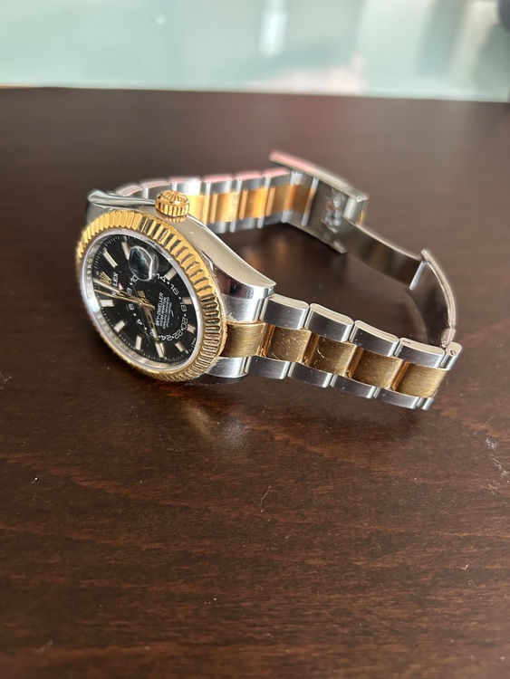 ロレックス スカイドゥエラー 32693（高級時計）の商品画像 - 査定依頼日：2025年11月25日 - 最高査定価格：2,750,000円