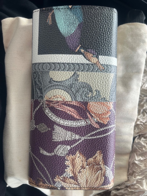 ガンチーニ　鴨　スカーフ柄 長財布（ブランドバッグ）の商品画像 - 査定依頼日：2025年7月27日 - 最高査定価格：4,000円