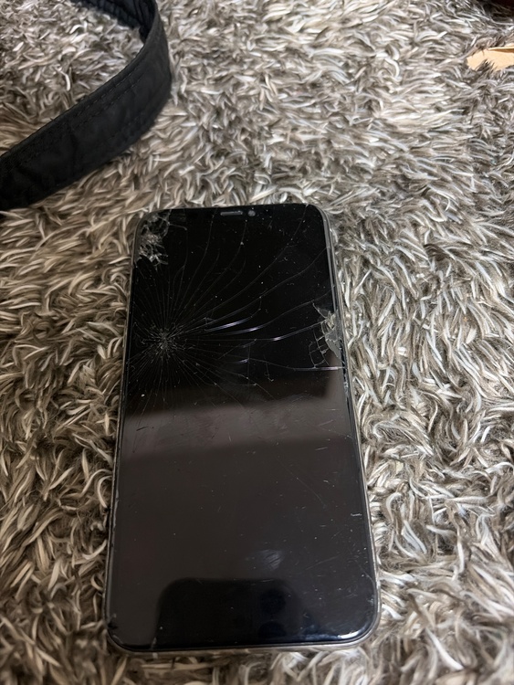 iPhone11 Pro 256GB docomo（スマホ）の商品画像 - 査定依頼日：2026年4月17日 - 最高査定価格：16,000円