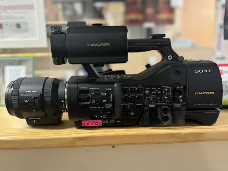 SONY　NXCAMカムコーダー HXR-NX80（カメラ）の商品画像 - 査定依頼日：2025年4月24日 - 最高査定価格：168,000円