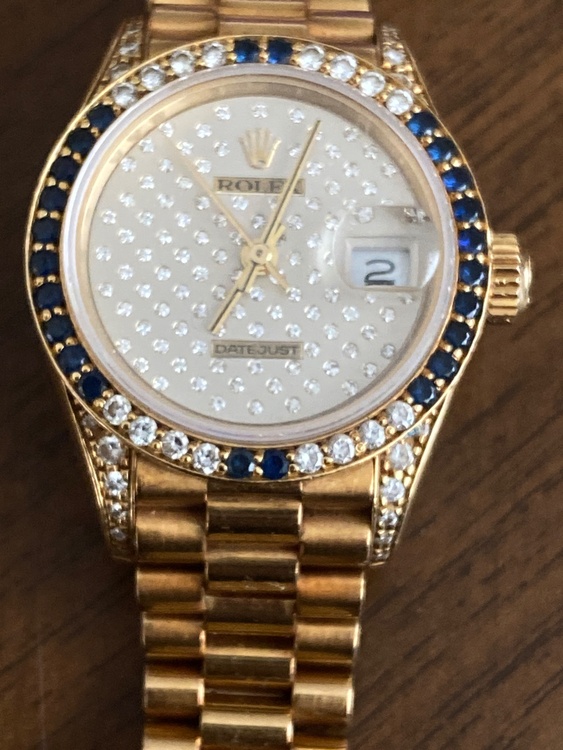 ロレックス デイトジャスト 8570f（高級時計）の商品画像 - 査定依頼日：2025年12月15日 - 最高査定価格：3,000,000円