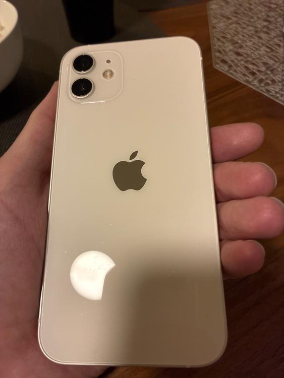 iPhone 12 64GB au（スマホ）の商品画像 - 査定依頼日：2026年4月11日 - 最高査定価格：27,000円