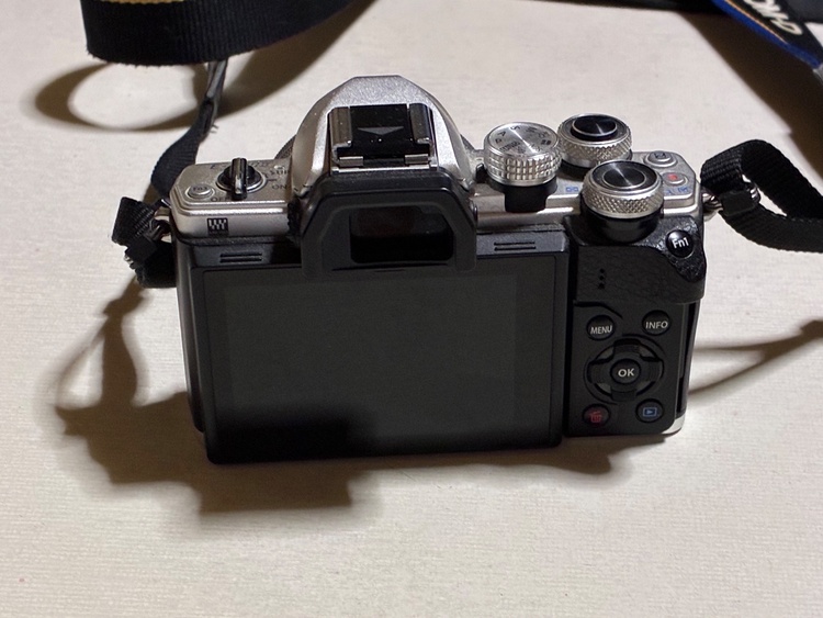 OM-D E-M10Ⅱ（カメラ）の商品画像 - 査定依頼日：2026年6月5日 - 最高査定価格：22,100円