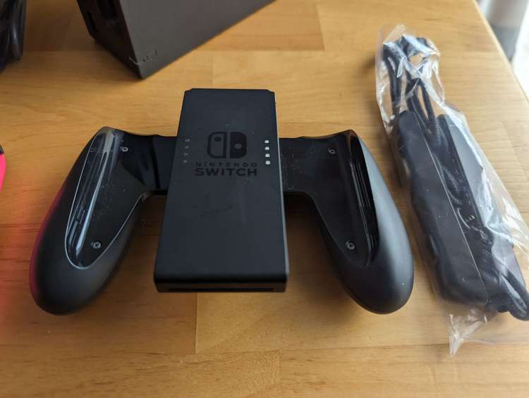 Nintendo Switch本体 スプラトゥーン2セット（ゲーム機本体・ゲームソフト）の商品画像 - 査定依頼日：2023年7月1日 - 最高査定価格：18,000円