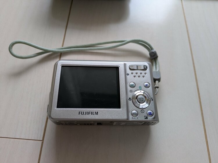 FinePix F31fd（カメラ）の商品画像 - 査定依頼日：2026年7月12日 - 最高査定価格：8,100円