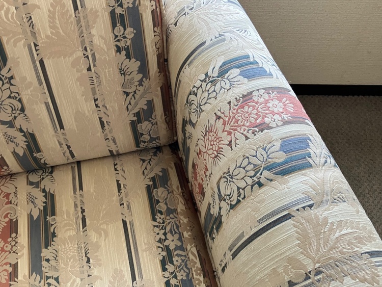 コスガ　高級　クラッシックソファ　２人掛け（家具・寝具）の商品画像 - 査定依頼日：2025年12月24日 - 最高査定価格：5,500円