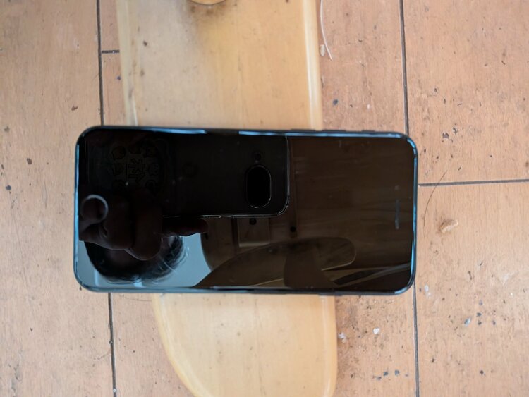 Apple iPhone SE（第3世代） 64GB ミッドナイト SIMフリー（スマホ）の商品画像 - 査定依頼日：2026年3月16日 - 最高査定価格：15,000円