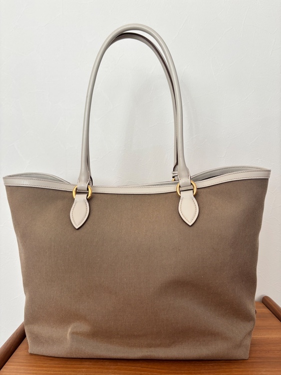 PRADAトートバック（ブランドバッグ）の商品画像 - 査定依頼日：2026年3月29日 - 最高査定価格：80,000円