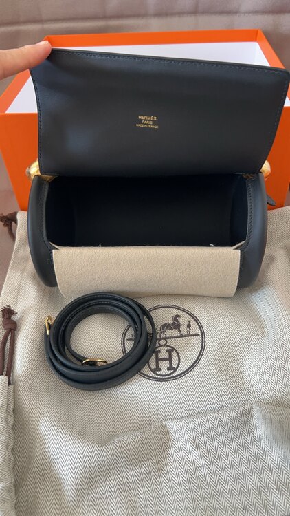 マキシモール　mini（ブランドバッグ）の商品画像 - 査定依頼日：2025年5月20日 - 最高査定価格：1,000,000円