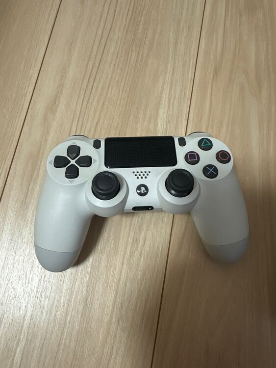 PS4本体（ゲーム機本体・ゲームソフト）の商品画像 - 査定依頼日：2025年1月9日 - 最高査定価格：12,000円