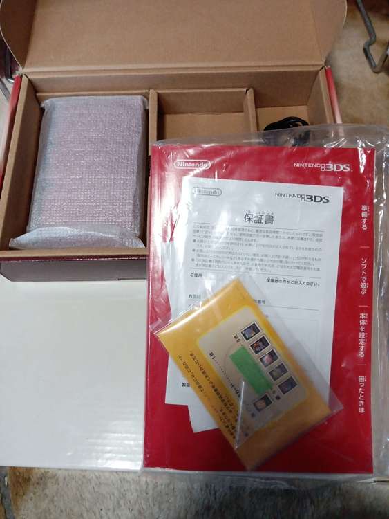 ニンテンドー3DS本体 フレアレッド（ゲーム機本体・ゲームソフト）の商品画像 - 査定依頼日：2022年9月7日 - 最高査定価格：1,500円