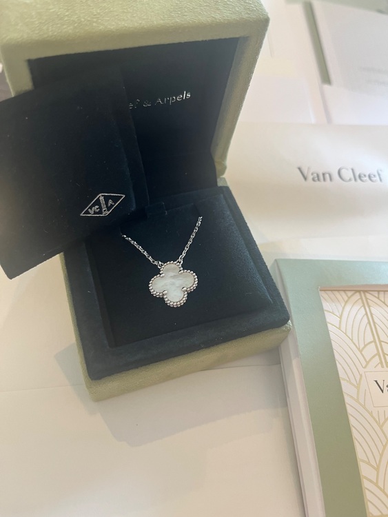 ヴァクリーフアーペル（金・貴金属）の商品画像 - 査定依頼日：2025年10月6日 - 最高査定価格：320,000円