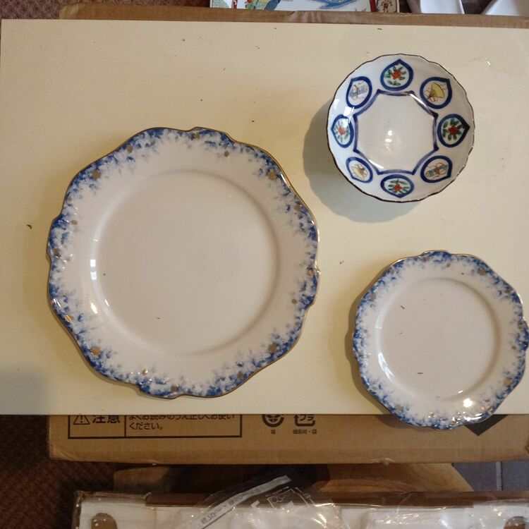 お皿（食器）の商品画像 - 査定依頼日：2025年10月14日 - 最高査定価格：1,000円