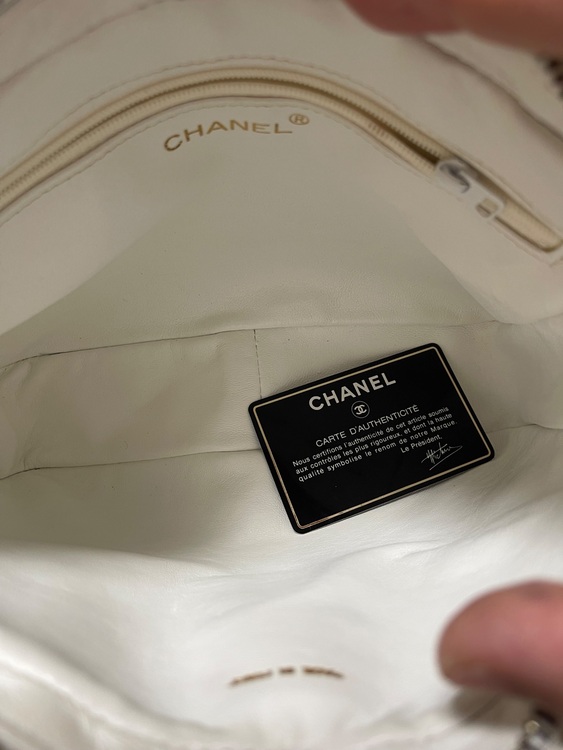 フリンジショルダー　白（ブランドバッグ）の商品画像 - 査定依頼日：2025年10月7日 - 最高査定価格：70,000円