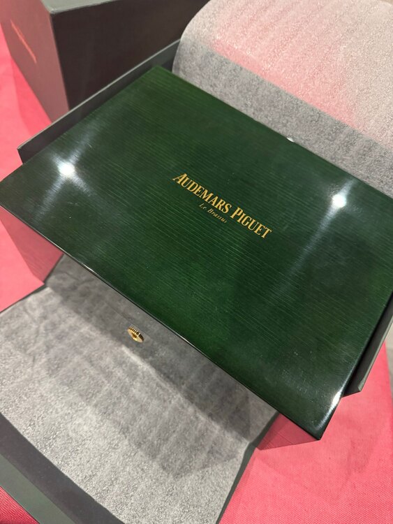 オーデマピゲ ロイヤルオークオフショア （高級時計）の商品画像 - 査定依頼日：2025年5月11日 - 最高査定価格：32,000,000円