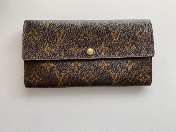 ポルトフォイユ　サラ（ブランド財布・小物）の商品画像 - 査定依頼日：2025年9月27日 - 最高査定価格：16,000円