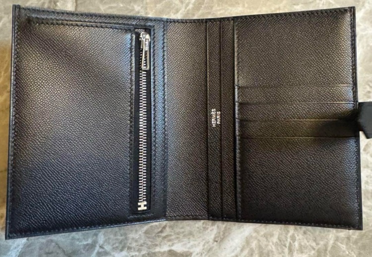 エルメス　ベアン　コンパクト　黒（ブランド財布・小物）の商品画像 - 査定依頼日：2025年10月4日 - 最高査定価格：100,000円