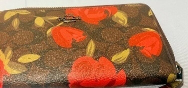 COACH 長財布 シグネチャー ローズ ラウンドファスナー（ブランド財布・小物）の商品画像 - 査定依頼日：2026年7月25日 - 最高査定価格：2,500円